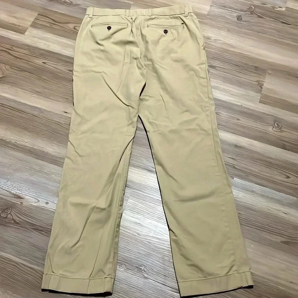 Tommy Hilfiger Chino Pants Custom Fit Khakis Straight leg Mens size 34 X 32 Tan